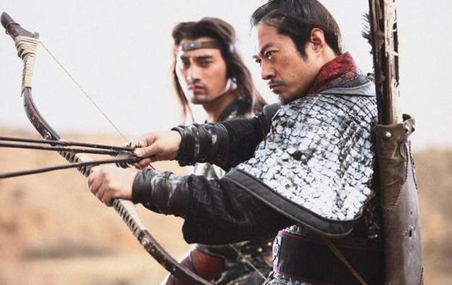 水浒传中，他手持方天画戟，虽然仅排第54位，武艺却直追梁山五虎