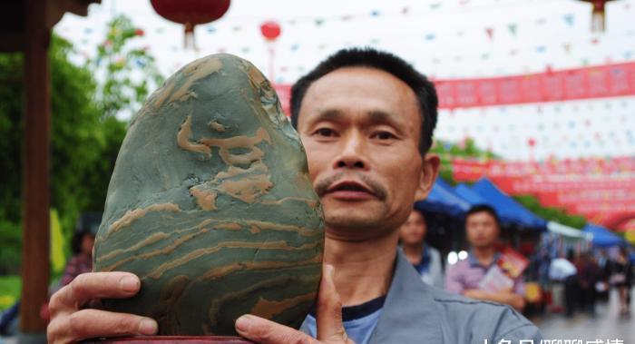 一块奇石叫卖600万元，上有天然的北京奥运会会标，为何叫出天价