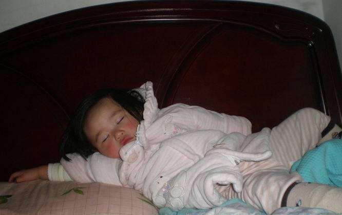 六个月宝宝患上脑瘫，只因宝妈在枕头边放了它，家长们要当心
