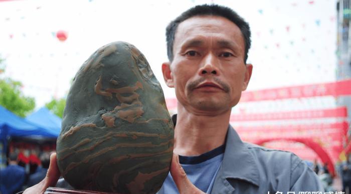 一块奇石叫卖600万元，上有天然的北京奥运会会标，为何叫出天价