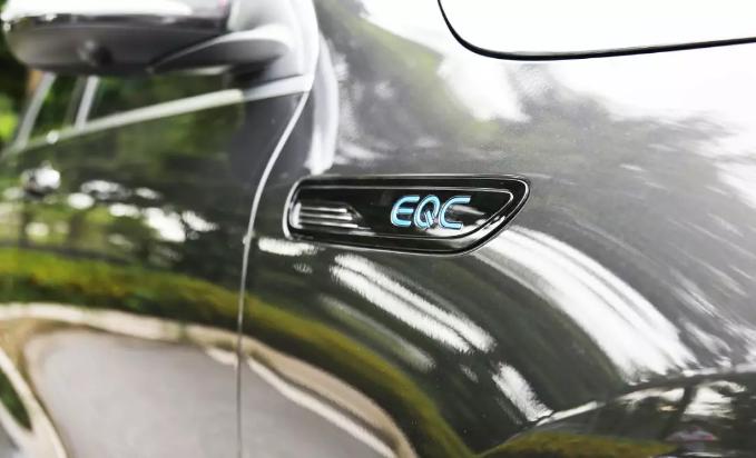 全新EQC纯电SUV全国首秀
——鹏峰奔驰获全国首台订单