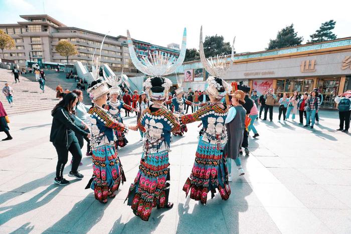 邂逅贵州 跨过人潮体验西江千户苗寨民族文化
