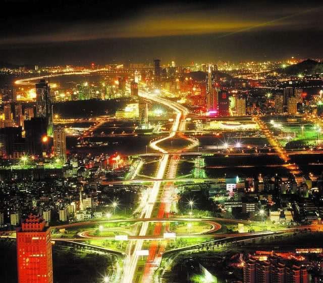 北上广深最发达的城市，全是一线城市，夜景哪个城市最迷人？