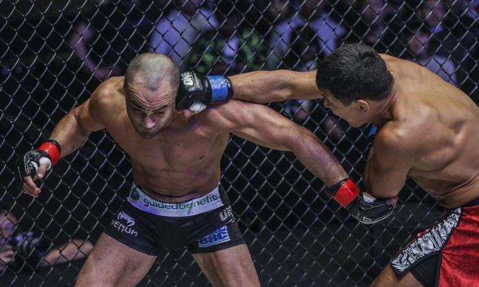 UFC 前王者阿尔瓦瑞兹倒下了，他还能站起来吗？