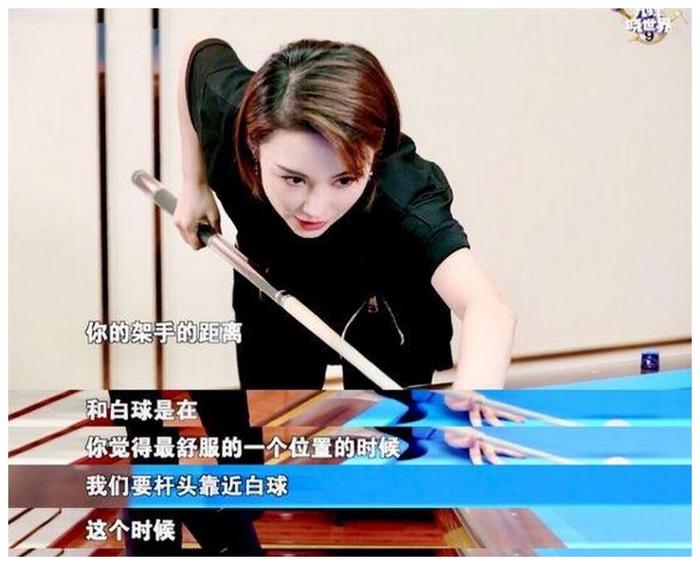 “九球天后”潘晓婷现状，再度开课大授球技，36岁依旧美艳动人