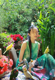 她60岁都不结婚，20年不洗澡，豪驾却非同寻常