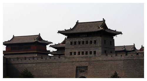 梁思成曾提一个方案，如被采纳，北京城将是全球最宏伟的千年古都