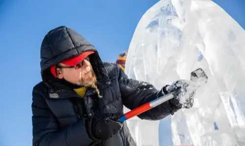 冰雪大世界：踏雪千里满目玲珑，时空错落冰封奇境，感受冰雪奇缘