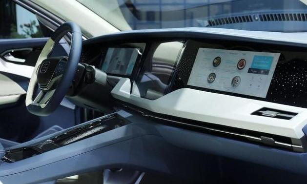 新势力智能纯电SUV 五块大屏，4.9秒破百，续航700km