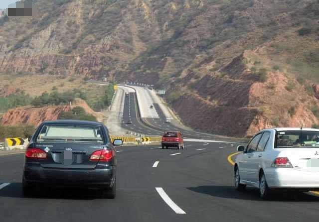 巴基斯坦高速公路根据国籍收费，日韩收费10美元，中国人免费！