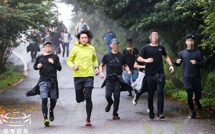 周润发换车了，刚开始还以为是套牌，后来才发现，这是最新款