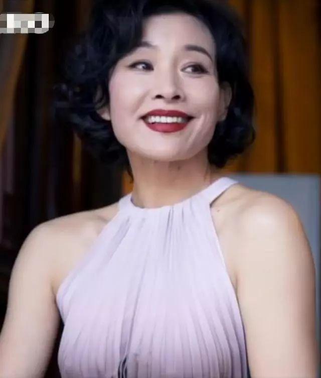 58岁陈冲美出天际！坦白第一婚是瞎结婚 担心女儿太天真易被骗