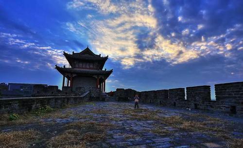 中国最完整一座古代城池防御建筑，国家级文物，湖北省襄阳古城墙