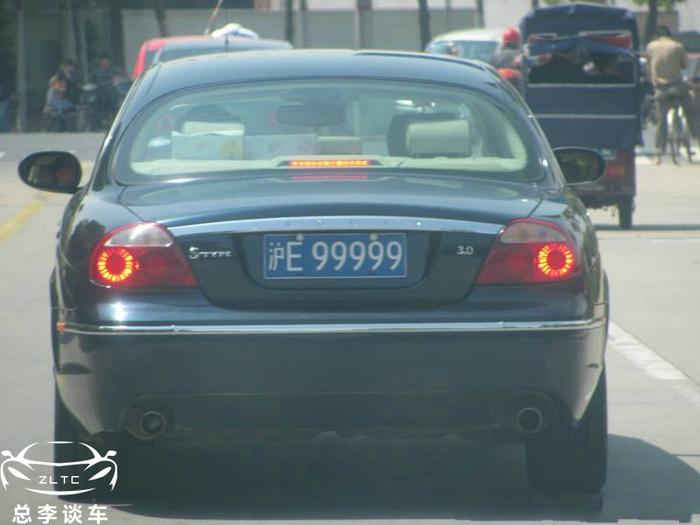 上海最牛捷豹，车牌字母就值9万，网友：这牌照宝马740换不来