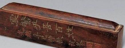 古代县令判案时拍桌子的木头叫什么？是怎么用的？