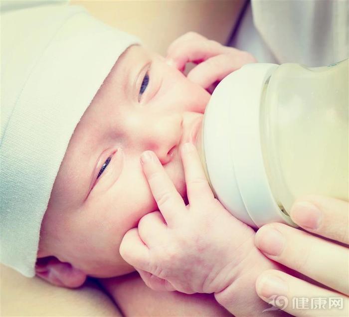 辟谣丨母乳是宝宝湿疹“神药”？4个母乳使用误区，别再犯了