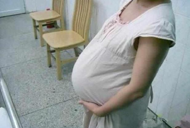 56岁妈妈怀孕后，女儿控诉：