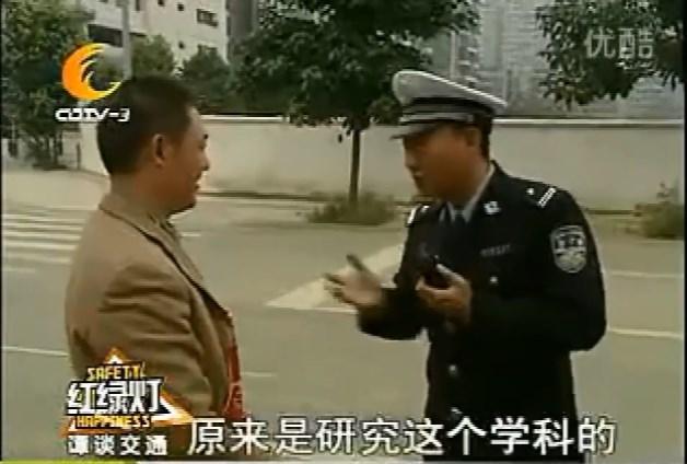 囧哥:不当编剧可惜了！女子报警称被抢劫其实是酒后撞上了垃圾桶