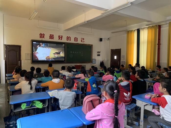 汉阴县凤台小学：发挥影片育人功能  加强学生德育教育