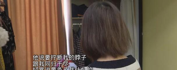 男友与50岁阿姨暧昧，女友揭穿竟被从家里打到走廊