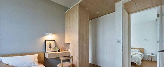 原木日式风格装修，卧室衣柜设计真少见，全屋装修简洁很舒服