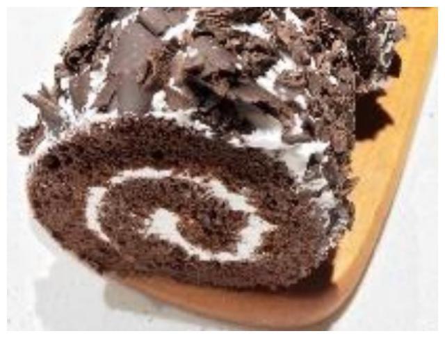松软带着浓郁可可口味的——魔法黑森林蛋糕卷