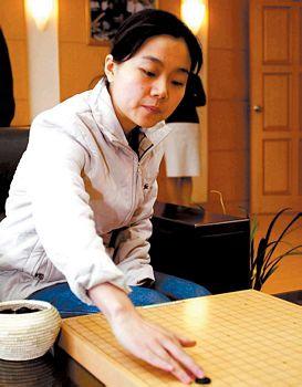 1998年张璇苦战击败黄焰 成为第三位女子围棋世界冠军