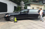 上千万的迈巴赫62，停车还要垫木头？车主内心也很无奈
