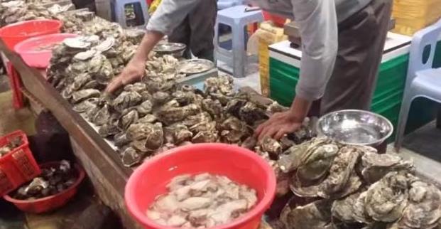 中国海鲜最便宜的城市，被称为“海鲜之都”，月入几千元天天吃