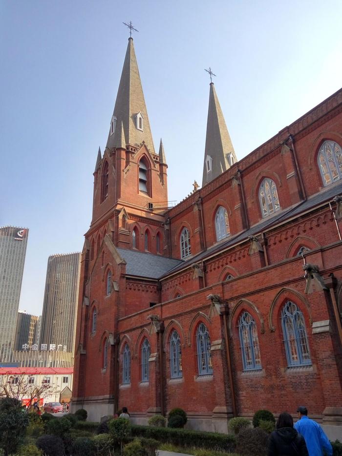 游览 上海市 徐汇区 徐家汇天主教堂 中国最美教堂之一