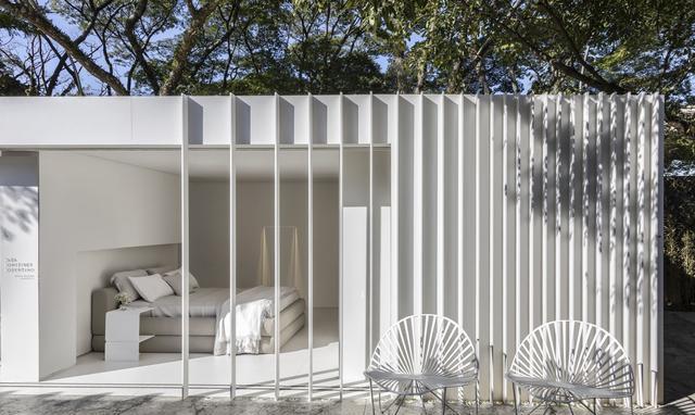 建筑师将几个集装箱转变为现代化的实用居家小屋：美观舒适度5星