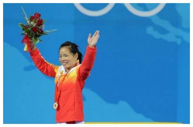 41岁奥运冠军陈艳青，嫁给62岁教练，女方买房子男方在家带孩子