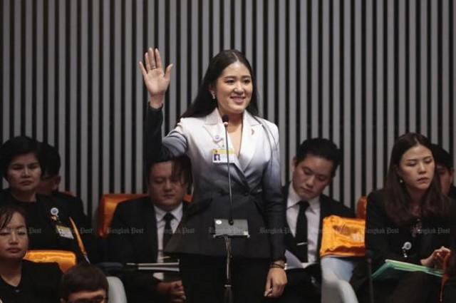 泰国：未来党女议员被指侮辱老国王；民主党内阁席位“安全”