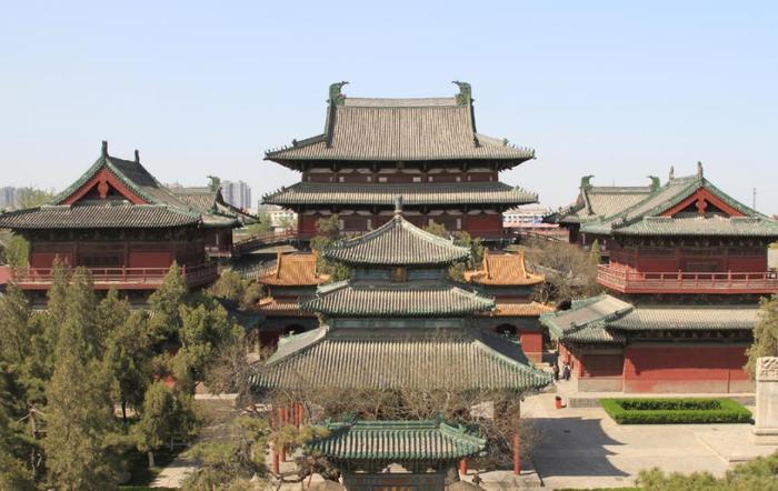 京外名刹之首，被誉为中国十大名寺之一，别名“大佛寺”