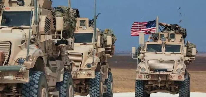 美军沦为“过街老鼠”，临走前被库尔德平民围攻：美国骗子快滚蛋