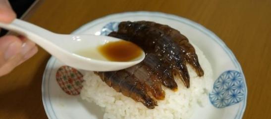 日本小伙买了5斤皮皮虾，看到他的吃法，估计没几个人能吃得下的