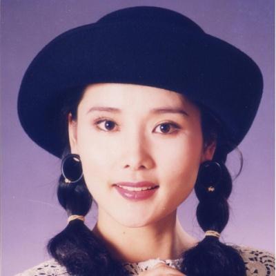 五位60后女演员今昔对比，何赛飞领衔，最后一位没变化！