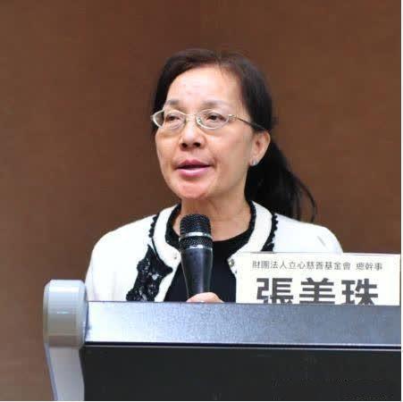 76岁赵忠祥近照：身体硬朗住五亿豪宅，妻子相伴49年遗产留给孙子