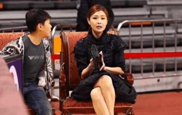 广东宏远老板娘吴迪为什么会被球迷称为CBA最美老板娘？