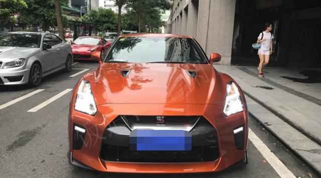 广东车友花176万元买辆全新日产GT-R, 外观内饰改变很大