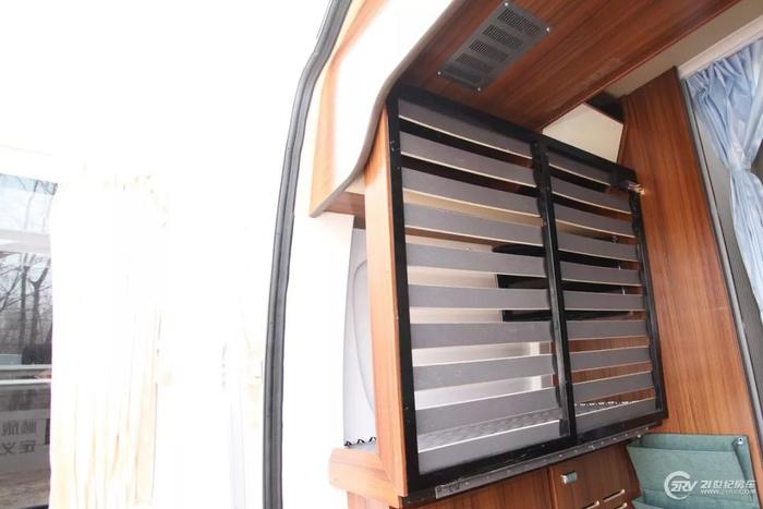 移动的KTV包厢 能睡四个人的顺旅B型房车S860