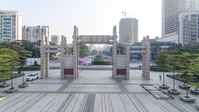 航拍“中国第一侨乡”的中心-江门五邑华侨广场