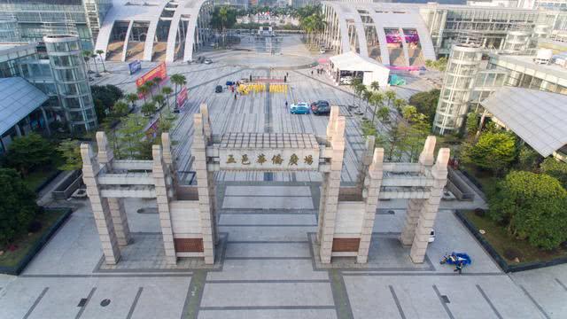 航拍“中国第一侨乡”的中心-江门五邑华侨广场