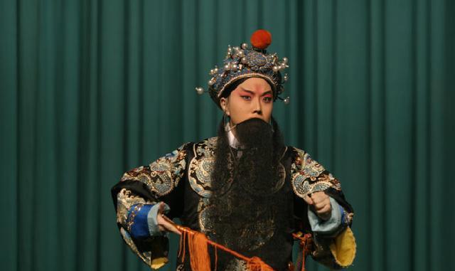 坤生王子戛纳亮相，世界面前宣传京剧