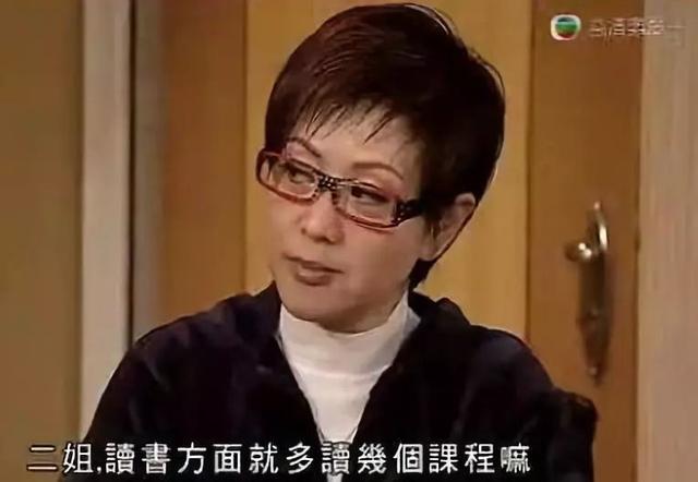 她曾跟赵雅芝齐名，结婚24年后亲自送老公出家，后卖掉房子复出