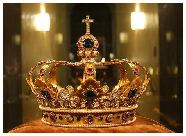 世界上最奢华的5顶王冠
，每一顶价格不菲	，最后一顶属于英国女王