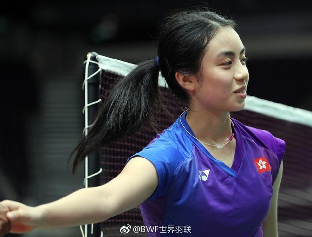 球技与颜值并存！中国香港20岁天才美少女走红，笑容甜美人比花娇