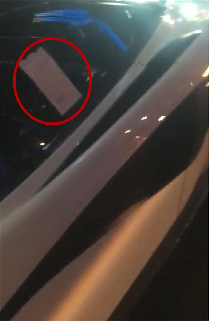 广东偶遇迈凯伦540C，违停路边被贴罚单！网友：超跑也不例外