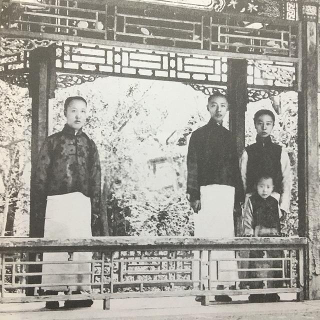 别再被电视剧骗了，这才是清朝的阿哥、王爷和格格照片，张张经典