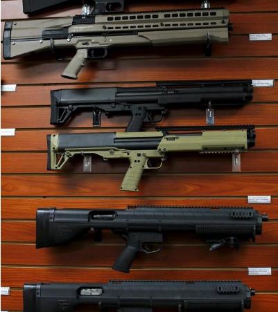 带你走进美国的枪支商店，手枪步枪都有，价格十分便宜